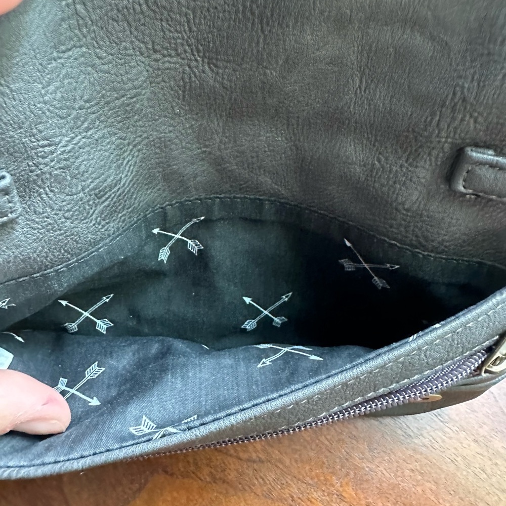 NWOT grey purse with bronze colored detailing - Picture 4 of 4